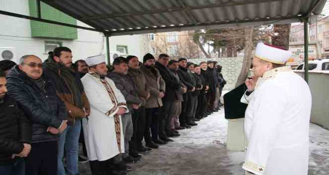 Depremde hayatını kaybeden milli güreşçi son yolculuğuna uğurlandı