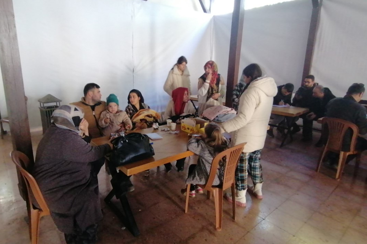 Depremzedeler Manavgat&#039;ta otellere yerleştiriliyor