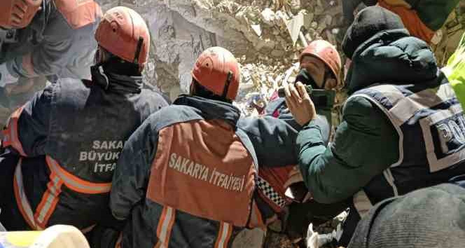 Umutlar tükenmiyor, 88’nci saatte kurtarıldı