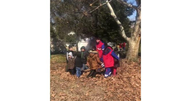 Gönüllülerden depremzede çocuklara moral