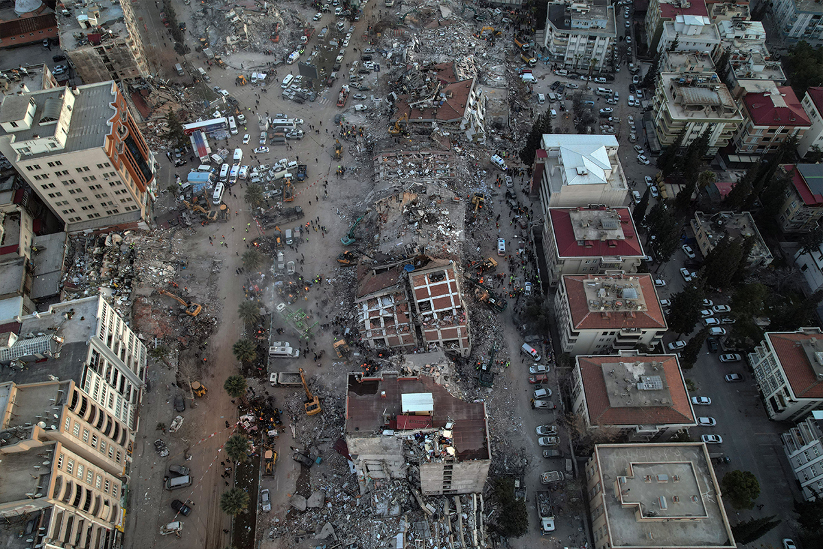 Ekiplerin gece gündüz çalışmaları havadan dron ile görüntülendi