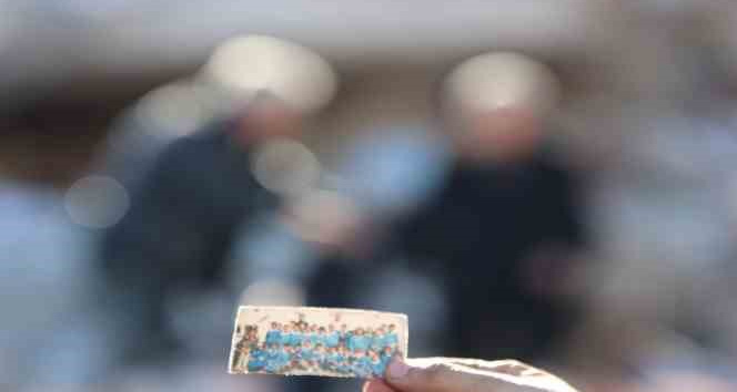 Enkazda hatıralarını arıyorlar