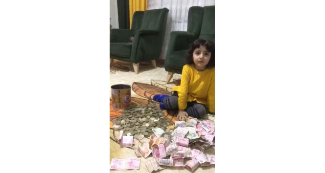 Minik Arin kumbarasını depremzedeler için bağışladı