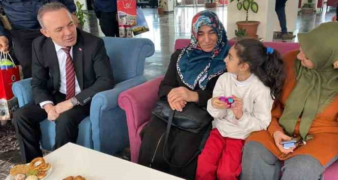 Depremzedeler Ardahan’da üniversite sosyal tesislerine yerleştirildi