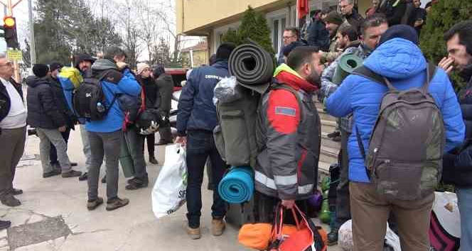 Yalova’dan 50 gönüllü öğretmen deprem bölgesine yardıma gitti