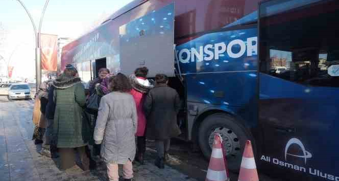 Depremzedeler Trabzon’a getirildi