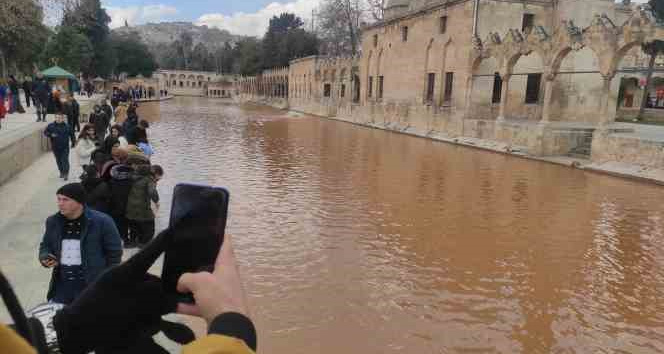 Balıklıgöl suyu deprem sonrası çamur rengine büründü