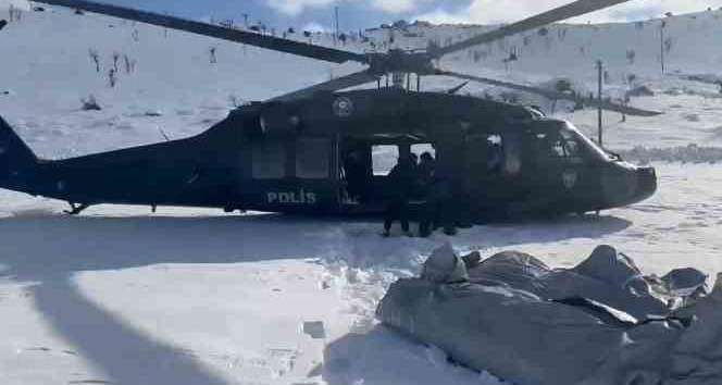 EGM deprem bölgesindeki köylere erzak ve çadır sevkiyatlarını aralıksız sürdürüyor