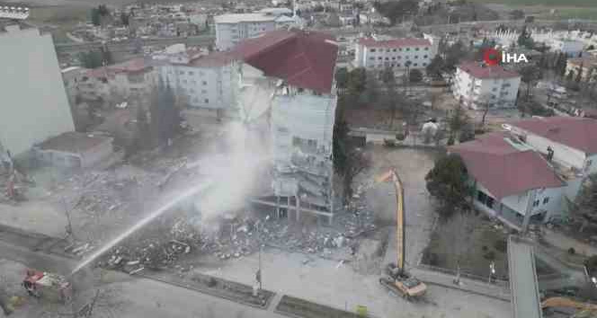 Depremin merkez üssü Pazarcık’ta kontrollü yıkım çalışmaları başladı