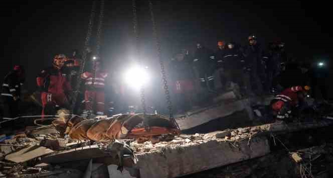 Enkaz altından 113. saatte sağ olarak çıkartıldı