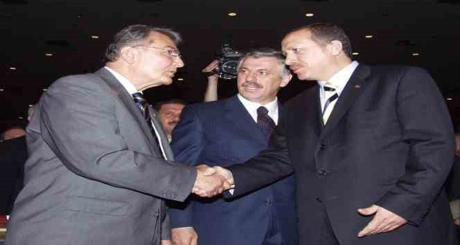 Deniz Baykal hayatını kaybetti