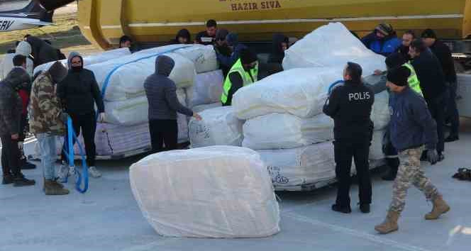 Uşak’tan deprem bölgesine uçakla battaniye gönderildi