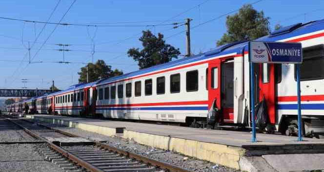 Bin 200 depremzede, yataklı ve pulman vagonlu trende konaklıyor