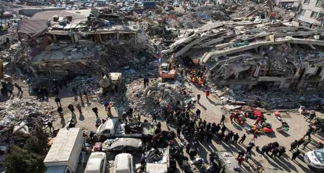 Kahramanmaraş’ta cenazesini alan ailenin acı görüntüleri