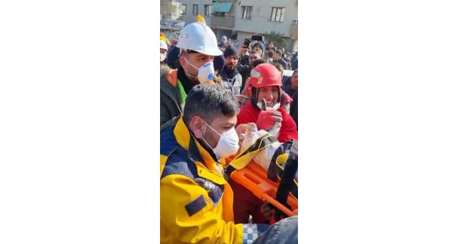 2 aylık bebek yıkıntıların arasından tam 128 saat sonra kurtarıldı