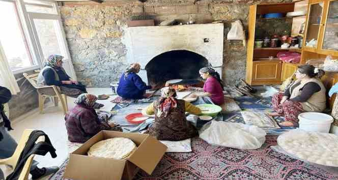 Gazipaşalı ev hanımları bazlama ve yufka ekmekleri deprem bölgesine gönderiyor