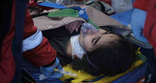 11 yaşındaki Nehir, 132. saatte enkazdan sağ çıkarıldı: İlk isteği ’su’ oldu