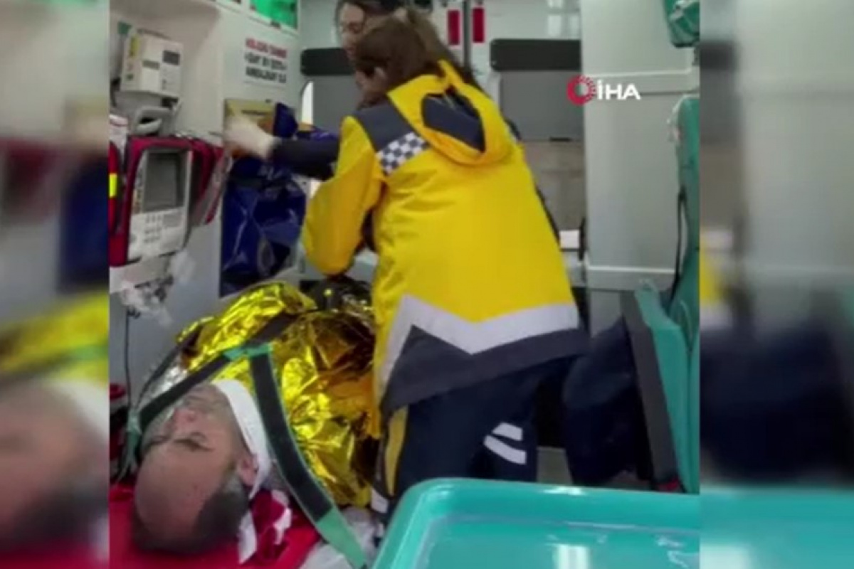 130 saat sonra ailesiyle enkazdan çıktı, ambulanstaki sözleri herkesi ağlattı: 'Ben çok kokuyorum'