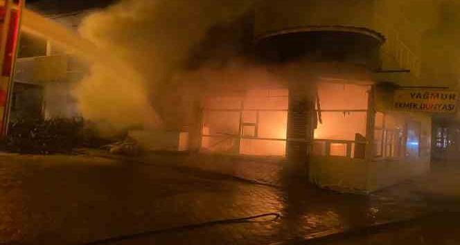 Deprem bölgesinde fırın yandı