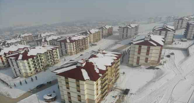 7.6’lık depremin merkez üssü Elbistan’da TOKİ konutları sapasağlam