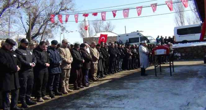 Hatay’da depremde hayatını kaybeden uzman çavuş Kars’ta toprağa verildi