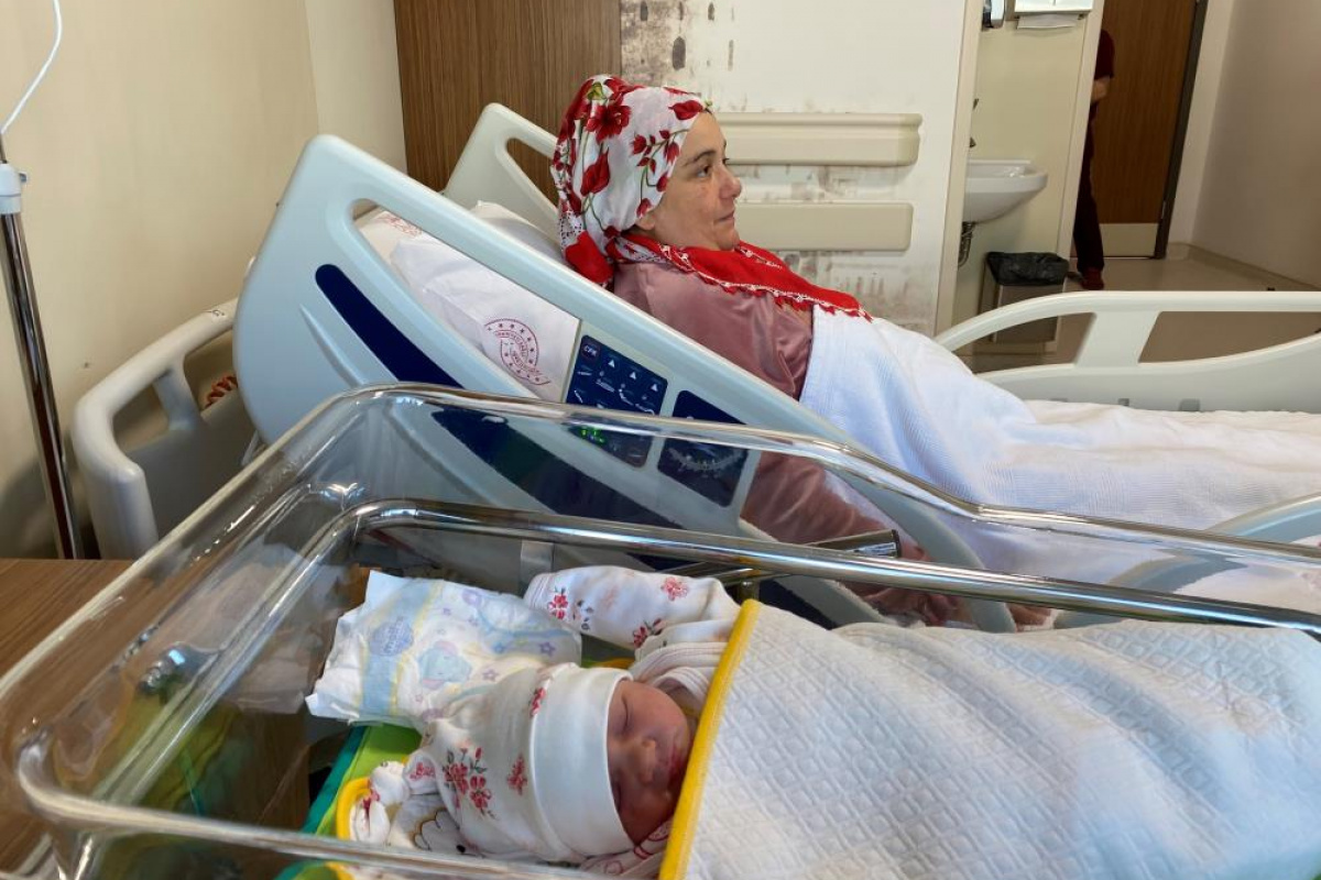 Hatay depreminden kaçan hamile kadın, &#039;Ömür&#039; ismini verdiği bebeğini İstanbul&#039;da kucağına aldı