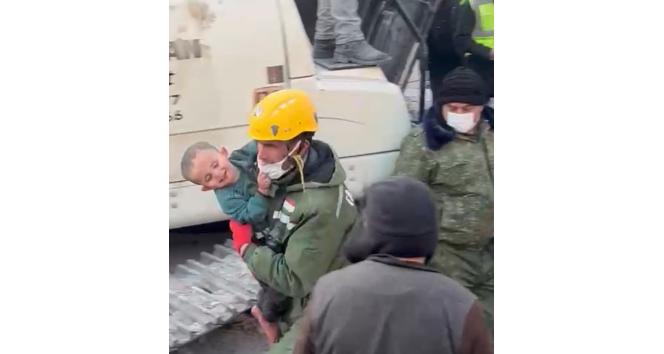 Kahramanmaraş’ta 2 yaşındaki Yavuz Canbaz 159 saat sonra sağ çıkarıldı