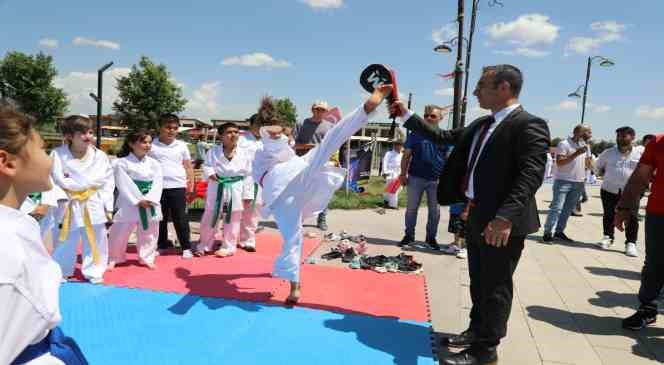 Ağrı’da spor okulları ve engelsiz spor okulları görkemli törenle açıldı