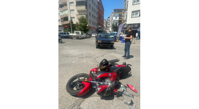 Otomobil ile motosiklet &ccedil;arpıştı: 2 yaralı
