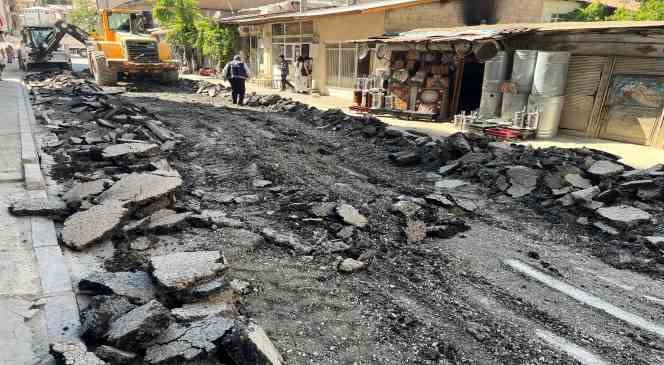 Hakkari&rsquo;de bir cadde daha sanat sokağına d&ouml;n&uuml;şt&uuml;r&uuml;l&uuml;yor
