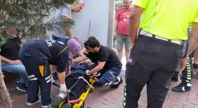 Motosikletin &ccedil;arptığı yaya yaralandı
