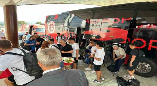 Antalyaspor kamp yapmak i&ccedil;in Burdur&rsquo;a geldi
