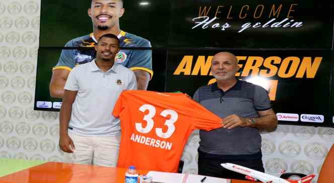 Alanyaspor, Anderson Oliveira Silva ile 4 yıllık s&ouml;zleşme imzaladı
