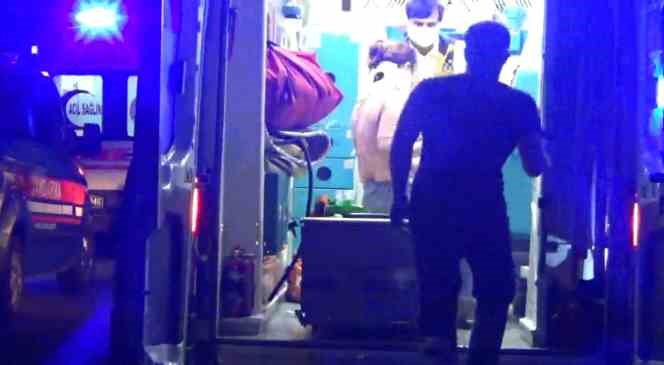 Bayrami&ccedil;&rsquo;te iki otomobil kafa kafaya &ccedil;arpıştı: 5 yaralı 