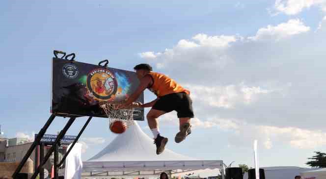 Kırşehir&rsquo;de yaz spor okulları a&ccedil;ılışı yapıldı
