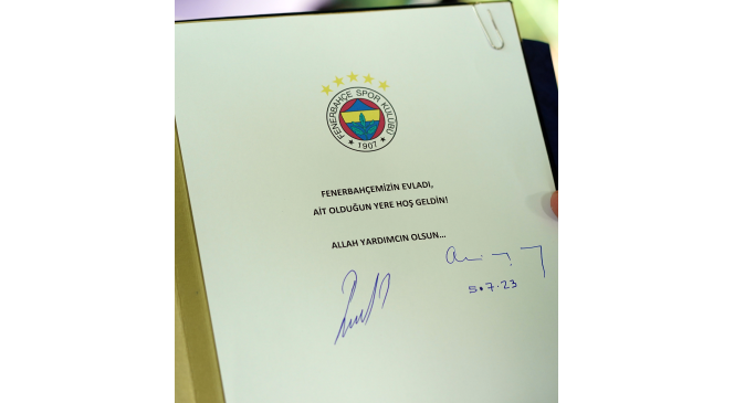 Fenerbah&ccedil;e&rsquo;de teknik direkt&ouml;r İsmail Kartal i&ccedil;in imza t&ouml;reni d&uuml;zenlendi
