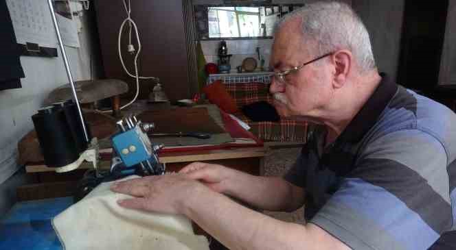 36 yıllık terzilere, 20 yıllık sarmaşık eşlik ediyor
