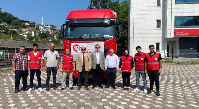 Gurbet&ccedil;ilerin depremzedeler i&ccedil;in g&ouml;nderdiği yardım tırı Zonguldak&rsquo;a ulaştı
