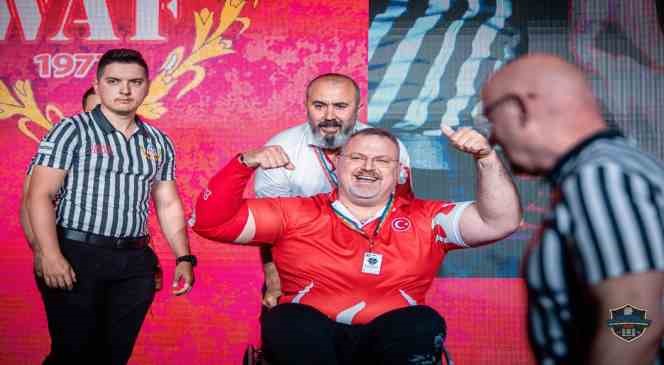 D&uuml;nya bu bileği b&uuml;kemiyor
