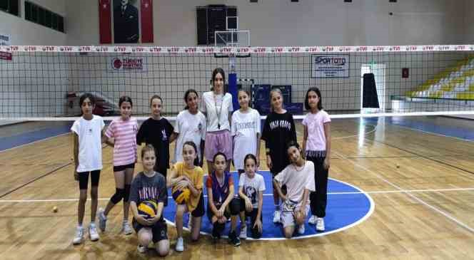 Burhaniye’de yaz spor okulları açıldı