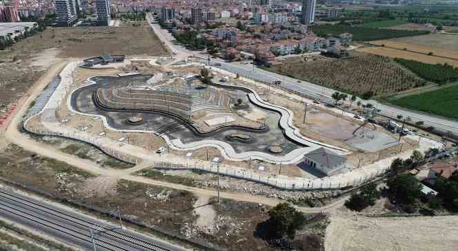 Belediye tarafından yapılan Şehir Parkı’nda çalışmalar devam ediyor