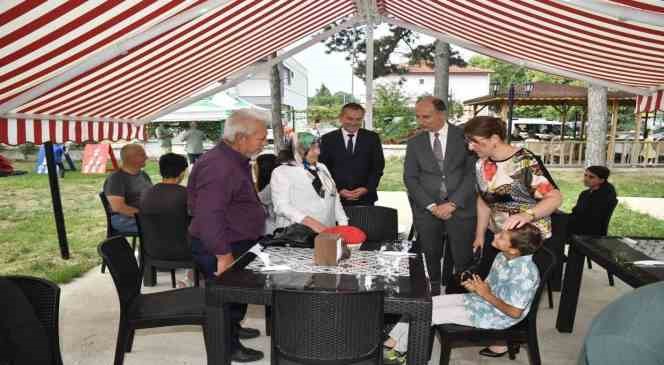 Koruyucu aileler ve çocuklar kamp alanında piknik yaptı