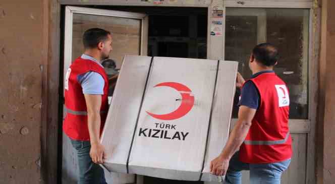 Kızılay engelli bireyleri unutmadı, tekerlekli sandalye hediye etti
