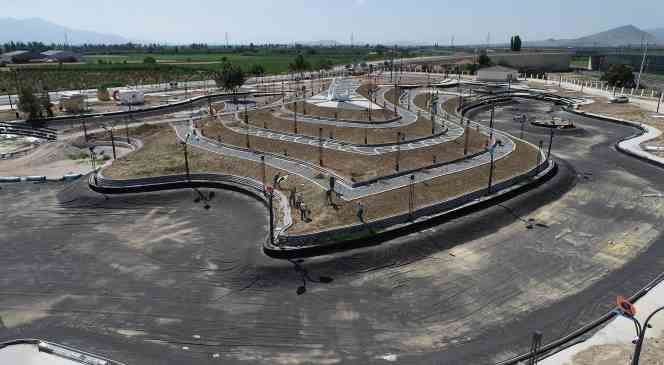 Belediye tarafından yapılan Şehir Parkı&rsquo;nda &ccedil;alışmalar devam ediyor
