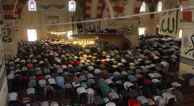 Pehlivanlar Edirne’deki camilerde buluştu