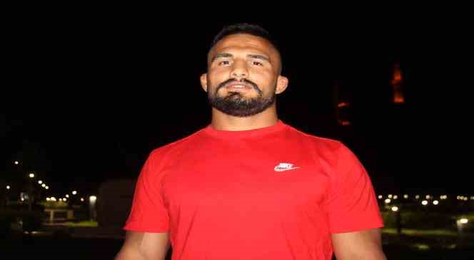 Başpehlivan Özkaya Kırkpınar’da zirveyi hedefliyor