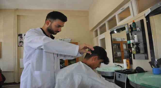 Kızıltepe Halk Eğitim Merkezinden aldığı sertifikayla İngiltere’de kendi işini kurdu