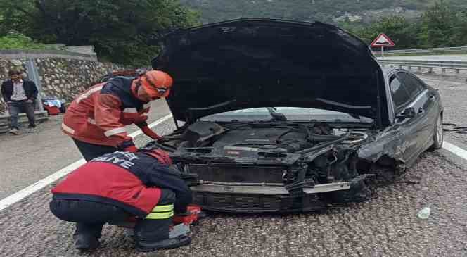 &Ccedil;arpışan otomobillerden biri ters d&ouml;nd&uuml;: 1&rsquo;i bebek 8 yaralı 