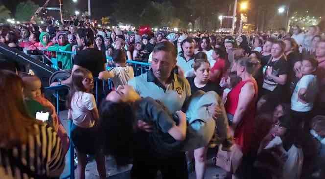 Konserde fenalık ge&ccedil;iren kadın hastaneye kaldırıldı
