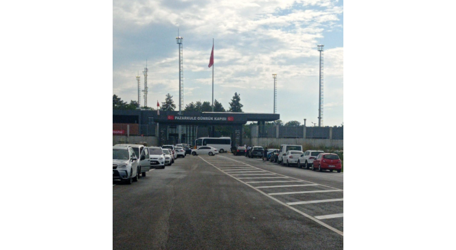 Cep telefonu harcına zam sonrası sınır kapılarında yoğunluk: Bisikletle gidip geri geliyorlar
